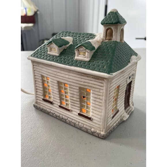 Vintage Winter Valley Ceramic Schoolhouse Lighted Display Holiday Decoration - Picture 7 of 9